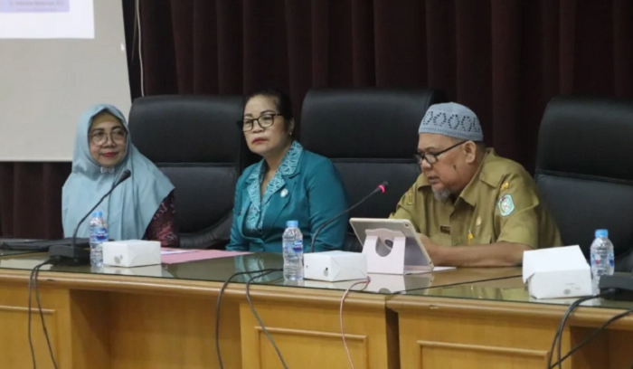 PELATIHAN: Donata Dirasig membuka pelatihan pencegahan kekerasan terhadap perempuan dan anak di Pontianak