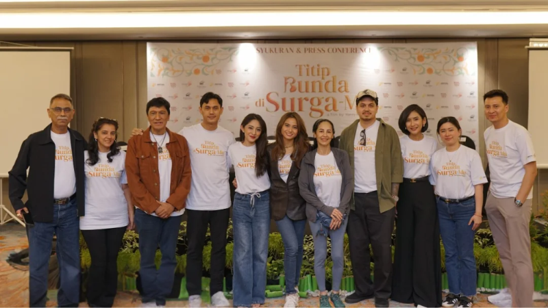 Para pemeran film Titip Bunda di Surga-Mu, adaptasi dari novel dengan judul yang sama karya Zora Vidyanata dan Dono Indarto.