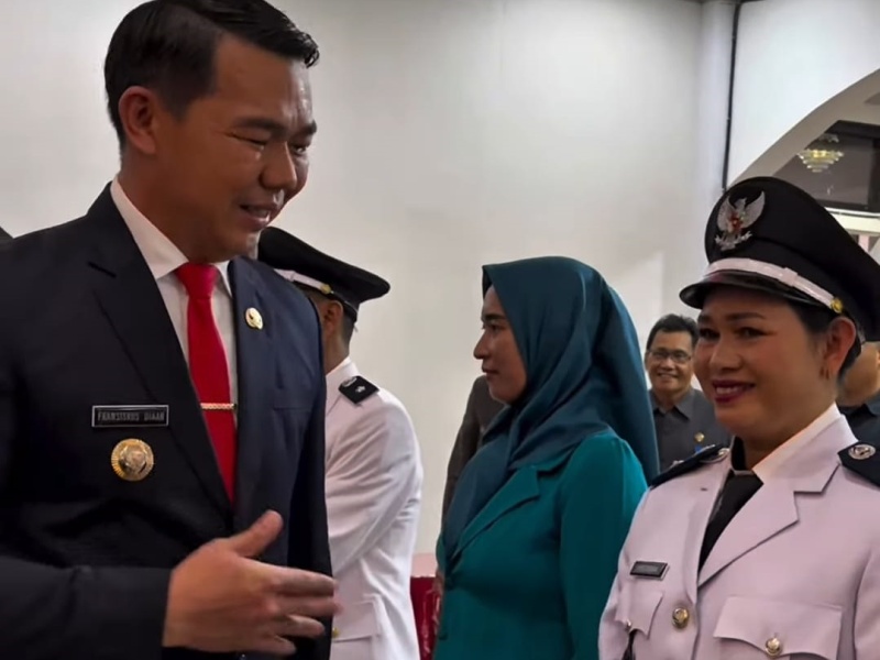 Suasana pelantikan 8 Kades PAW oleh Bupati Kapuas Hulu Fransiskus Diaan.