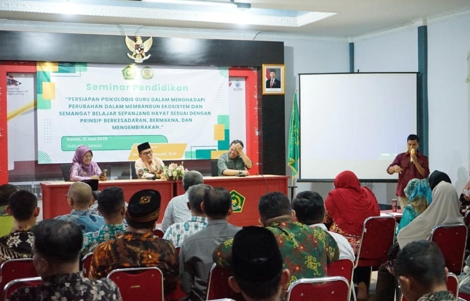 Suasana seminar pendidikan yang diselenggarakan MGMP PAI SMK di Operation Room Kantor Kemenag Kota Singkawang, baru baru ini.