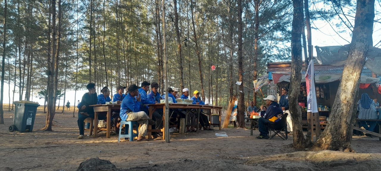 Kegiatan Pokdarwis Tanjung Api saat kegiatan bersama Anggota DPRD Kalbar.
