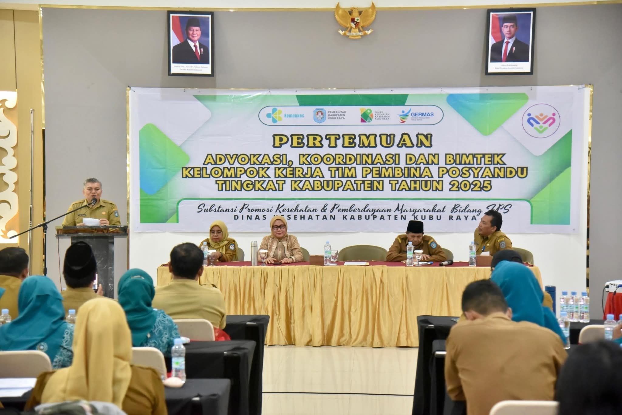 BIMBINGAN TEKNIS: Sekda Kubu Raya, Yusran Anizam memberikan sambutan dan arahan saat membuka kegiatan Advokasi, Koordinasi, dan Bimtek Kelompok Kerja Tim Pembina Posyandu Tingkat Kabupaten.
