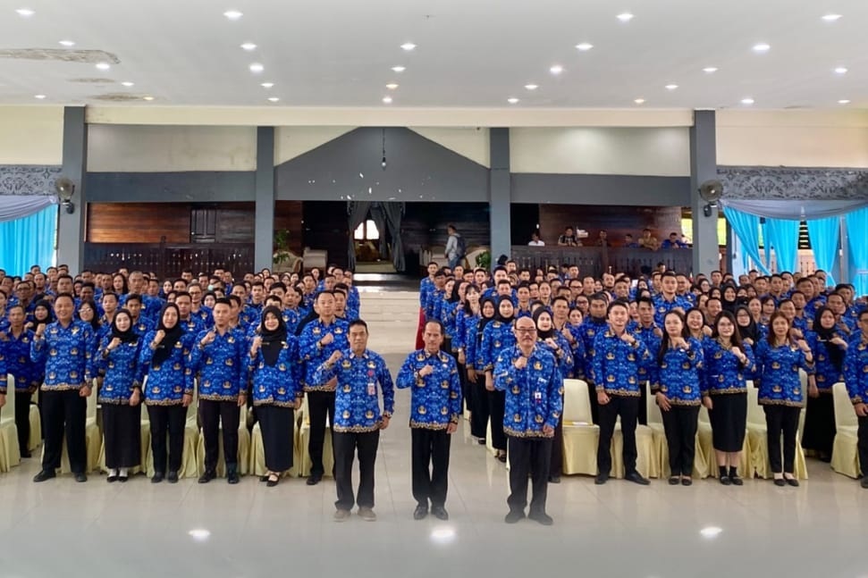 TERIMA: Sebanyak 813 orang PPPK di lingkungan Pemkab akhirnya resmi menerima SK pengangkatan setelah melalui proses seleksi yang panjang dan kompetitif.