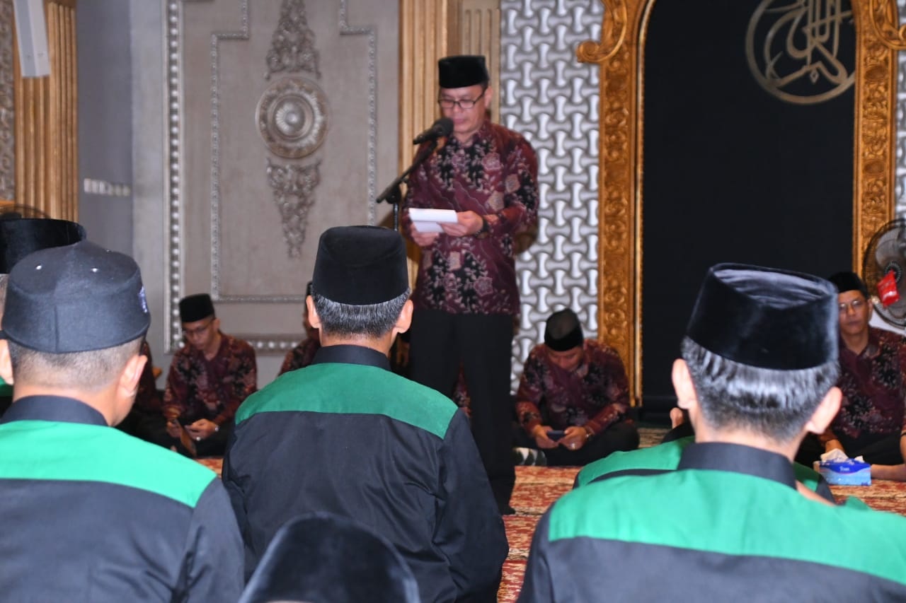 MTQ KABUPATEN: Bupati Kayong Utara, Romi Wijaya membuka Musabaqah Tilawatil Qur&rsquo;an (MTQ) VII Tingkat Kabupaten Tahun 2025, di Masjid Agung Oesman Al-Khair, Sukadana, Selasa (17/6/2025) malam.