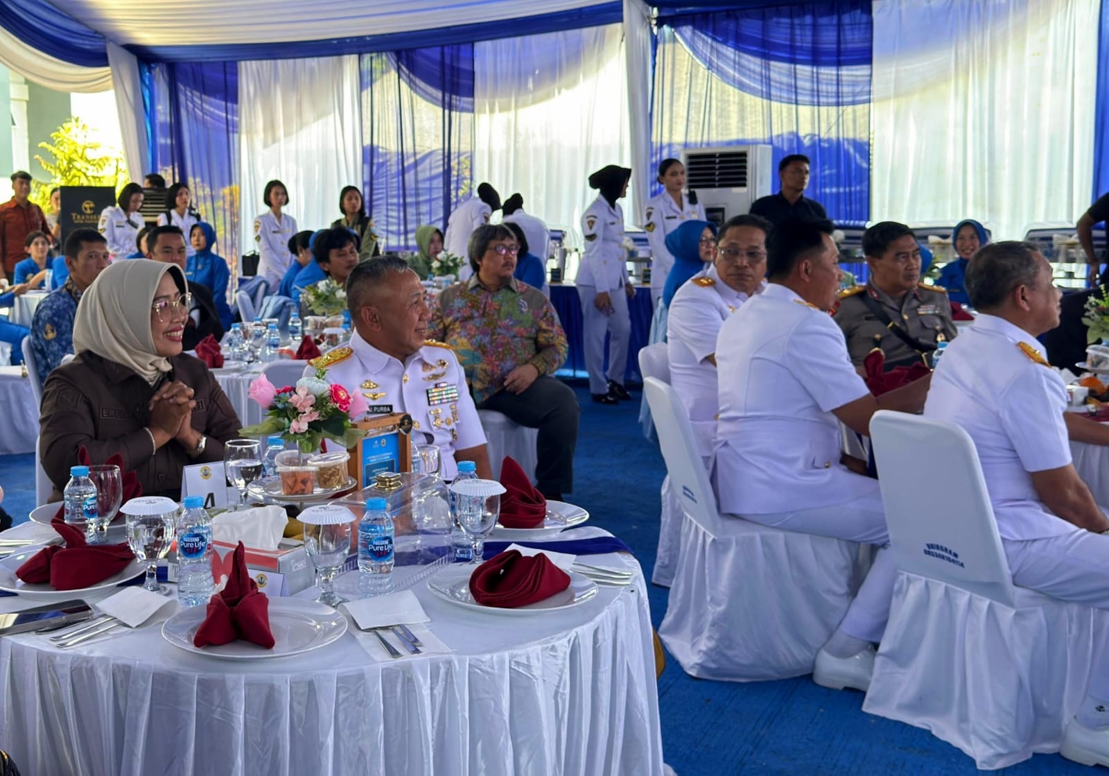 SERTIJAB: Acara ramah tamah dalam rangka serah terima jabatan (sertijab) Komandan Pangkalan Utama TNI Angkatan Laut (Lantamal) XII yang dihadiri Bupati Mempawah.