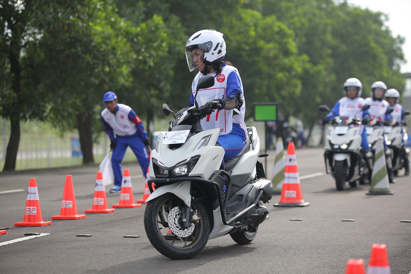 KOMPETISI INSTRUKTUR: Instruktur dan advisor Honda mengikuti ajang AHSRIC 2025 di AHM Safety Riding Park, Bekasi.