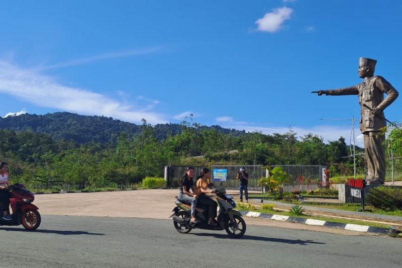 PLBN: Suasana Pos Lintas Batas Negara (PLBN) Jagoi Babang, Bengkayang, Kalimantan Barat.