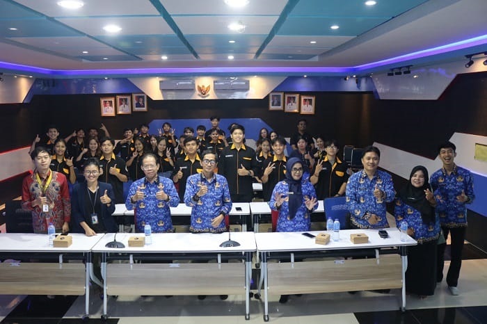 KUNJUNGAN: Diskominfo Singkawang menerima kunjungan studi dari Program Studi S1 Teknologi Informasi Institut Shanti Bhuana (ISB) Bengkayang.