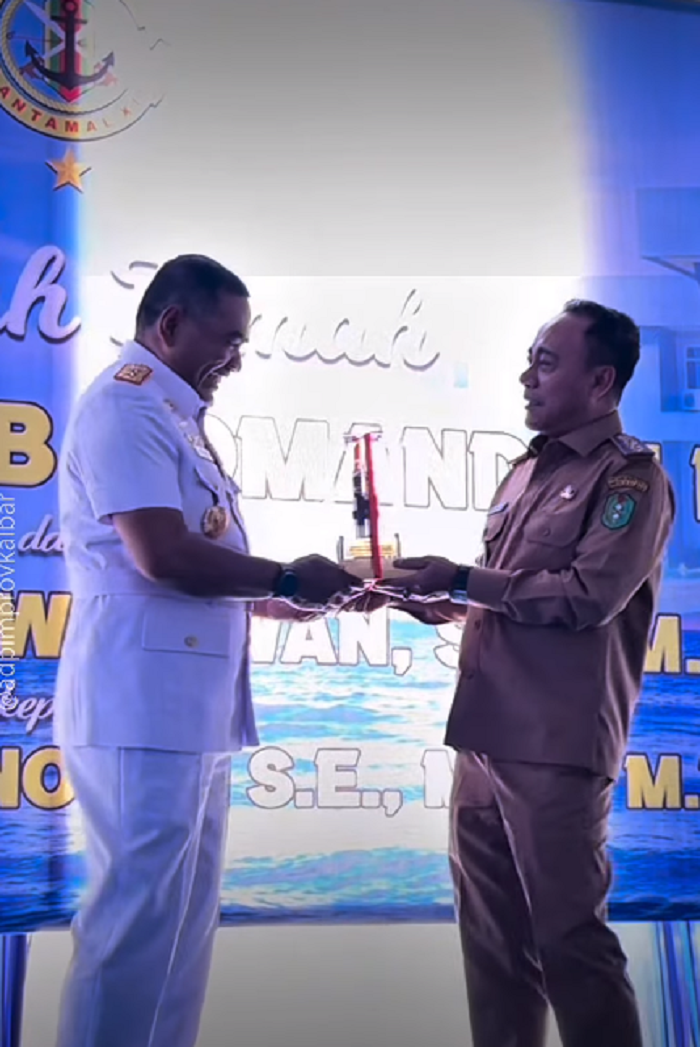 SERTIJAB: Wagub Krisantus saat menghadiri acara Serah Terima Jabatan (Sertijab) Komandan Pangkalan Utama TNI Angkatan Laut (Lantamal) XII.