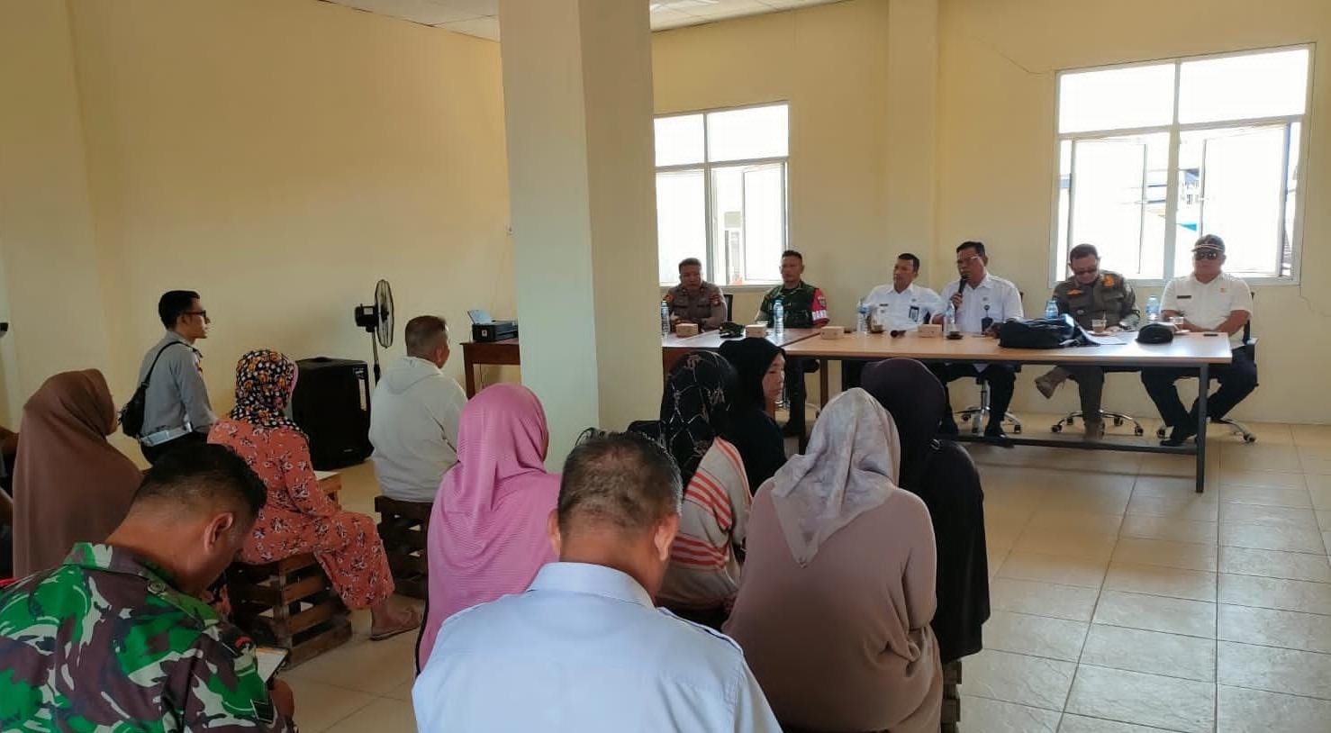 RAKOR: Disperindagnaker Mempawah menggelar Rakor bersama PKL dan Forkopimcam di Pasar Pagi Sungai Pinyuh.