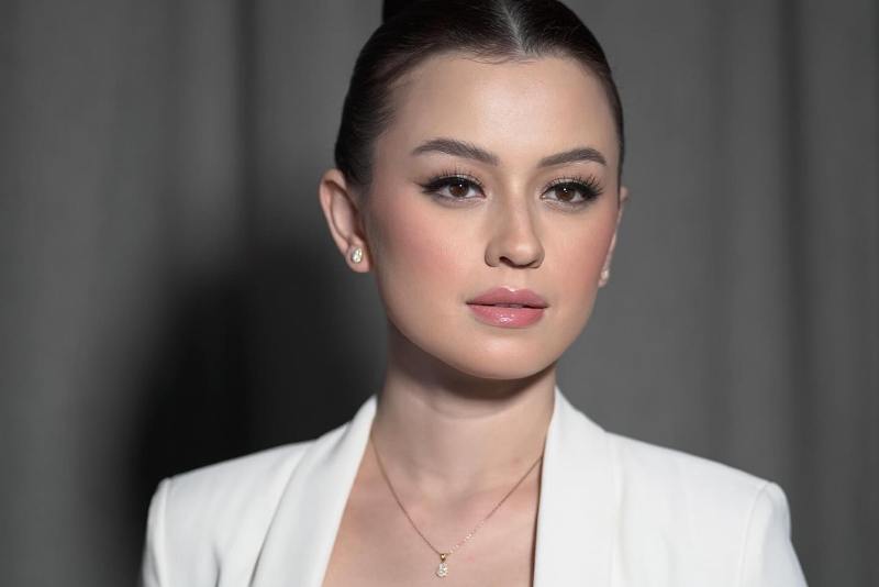 Aktris Kimberly Ryder.