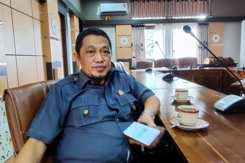 Haji Subhan Nur, anggota DPRD Kalimantan Barat dari Fraksi NasDem Kalbar ditemui di ruang kerjanya, Jumat (20/6).