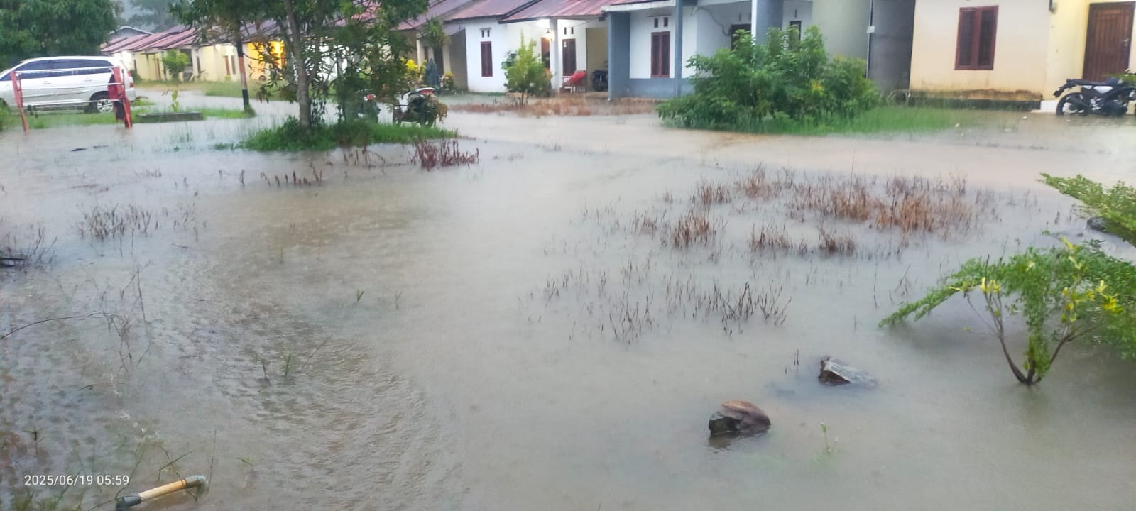 GENANGAN AIR: Salah satu lokasi genangan air di Kota Sukadana, Kabupaten Kayong Utara.
