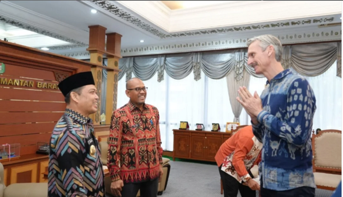 DUKUNGAN: Gubernur Kalimantan Barat Ria Norsan menerima audiensi perwakilan Kedutaan Besar Jerman, Kamis (19/6), di Ruang Kerja Gubernur.