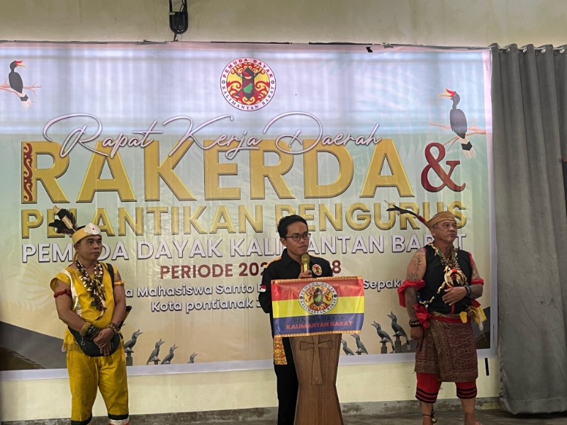 Ketua umum Pemuda Dayak Kalbar terpilih Srilinus Lino.