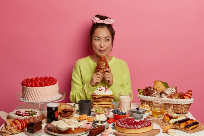 Ilustrasi makan dengan porsi besar.