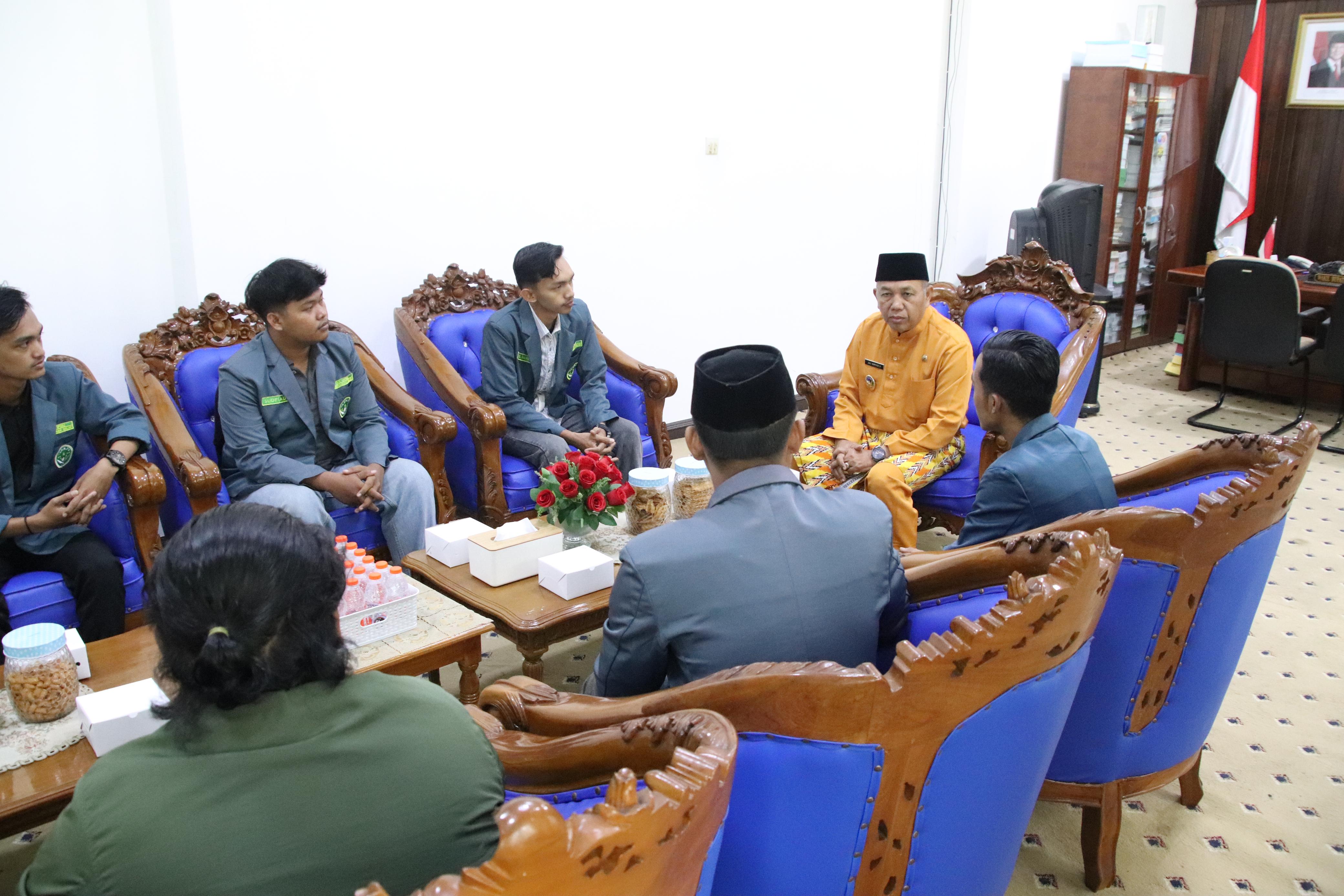 AUDIENSI: Ikatan Pelajar Nahdlatul Ulama (IPNU) Kabupaten Mempawah saat audiensi dengan Wakil Bupati.