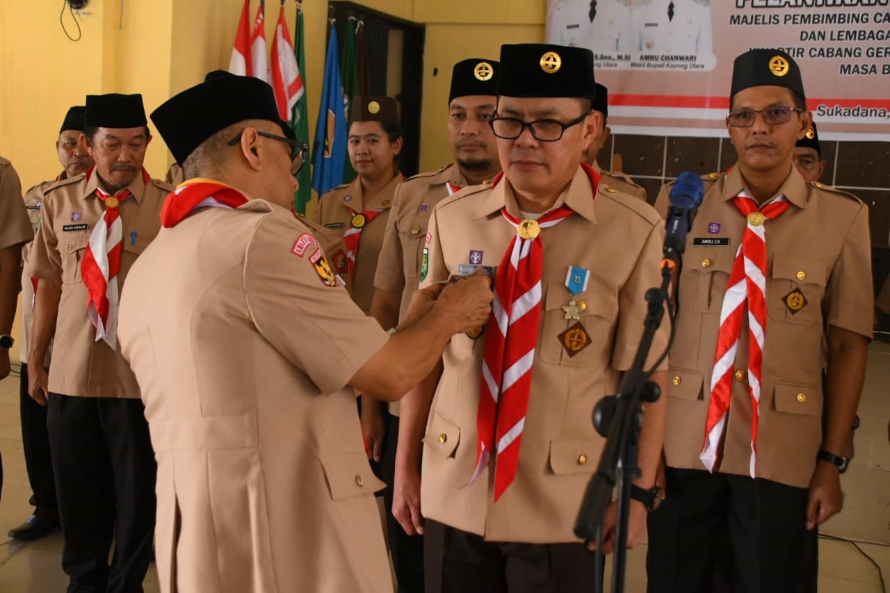 DILANTIK: Bupati Kayong Utara, Romi Wijaya, resmi dilantik sebagai Ketua Majelis Pembimbing Cabang (Kamabicab) Gerakan Pramuka Kayong Utara masa bakti 2024&ndash;2029.
