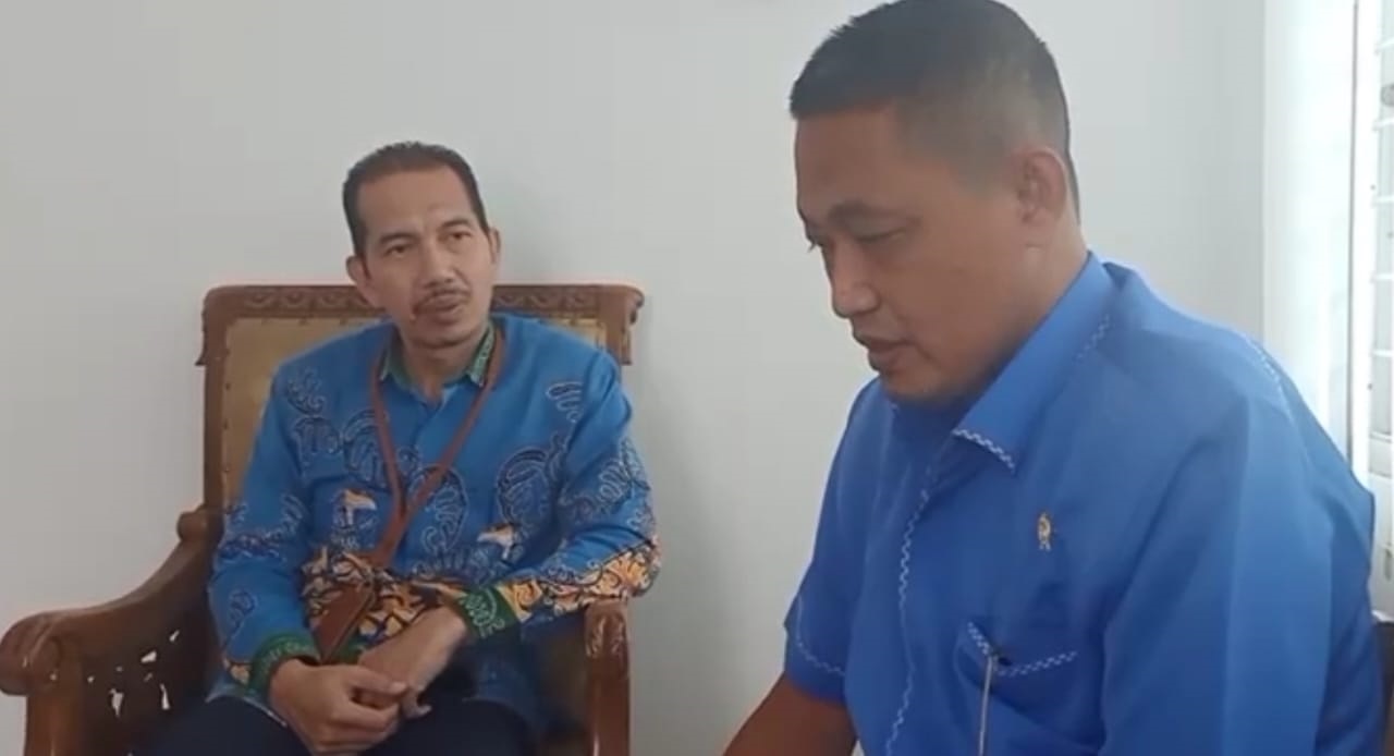 PERJUANGKAN KUR: Anggota DPRD Kalbar saat ke Bank Kalbar Cabang Sambas guna membantu pengelola wisata (Pokdarwis) di daerah perbatasan.
