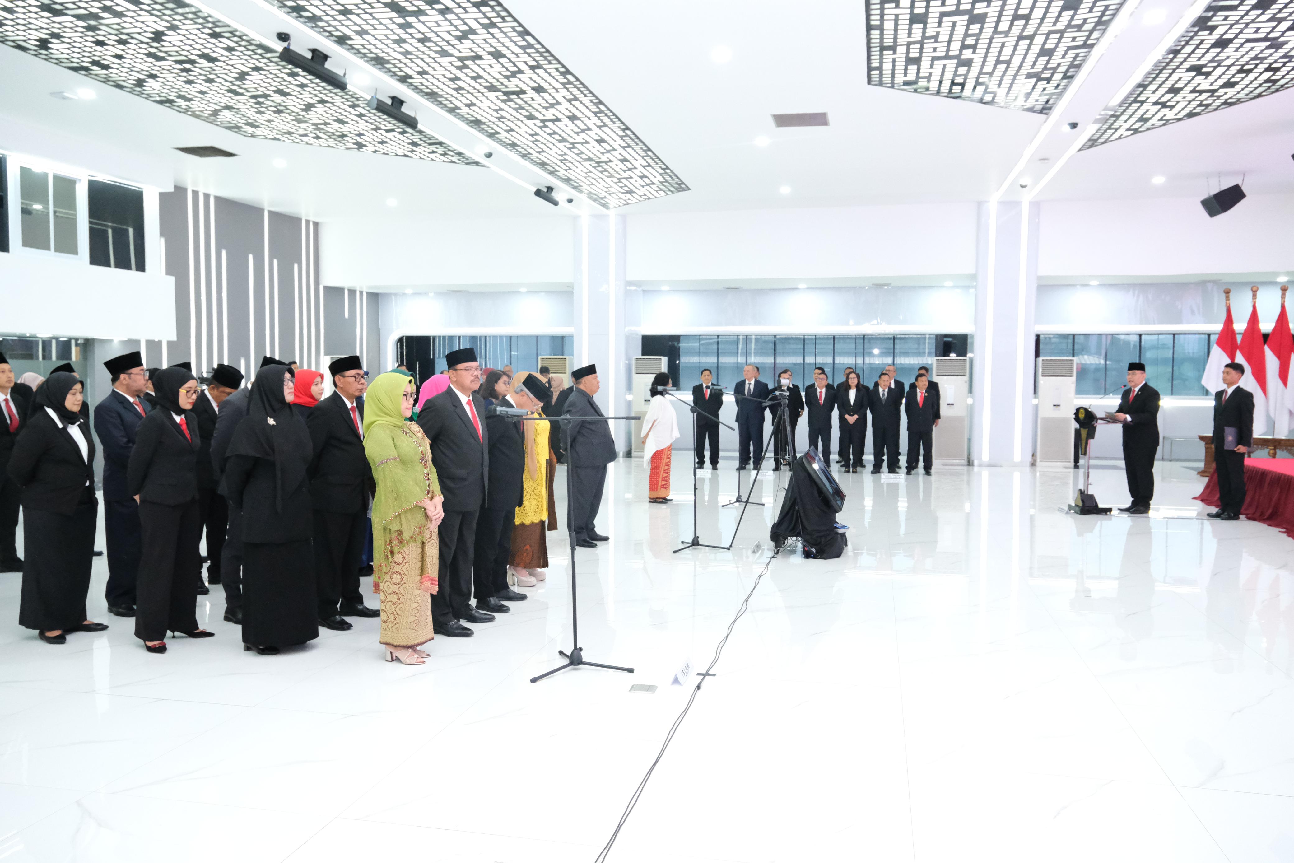 Pelantikan dan Pengambilan Sumpah/Janji Jabatan Struktural dan Fungsional, di Aula Prona Kementerian ATR/BPN, Jakarta.