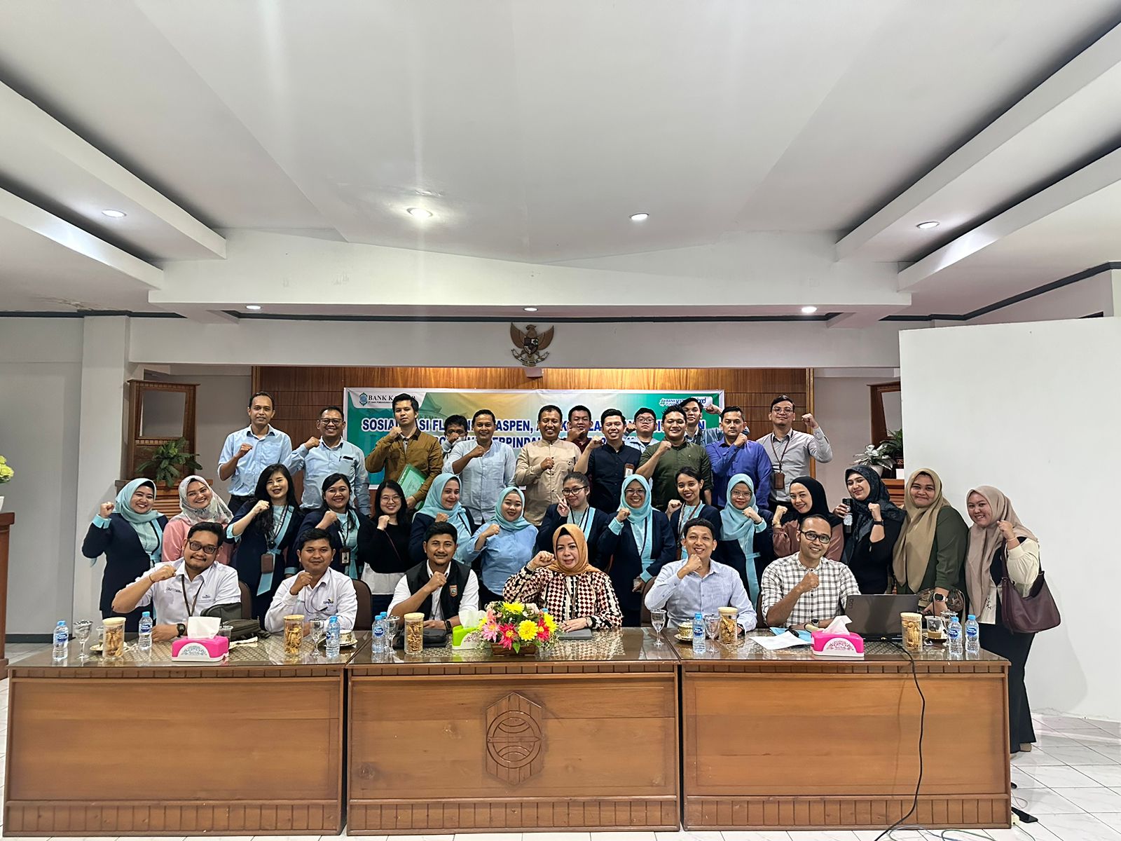 Foto Bersama: Foto bersama dalam kegiatan Sosialisasi Flagging Taspen, Aplikasi Layanan Digital dan Prosedur Perpindahan Kantor Bayar, yang digelar di Aula Lantai 3 Kantor Cabang Mempawah,Senin(23/06)