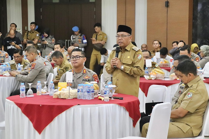 RAKOR: Juli Suryadi, menghadiri Rapat Koordinasi Kesiapan Panen Raya Jagung Kuartal III Tahun 2025 yang digelar di Aula Graha Khatulistiwa.