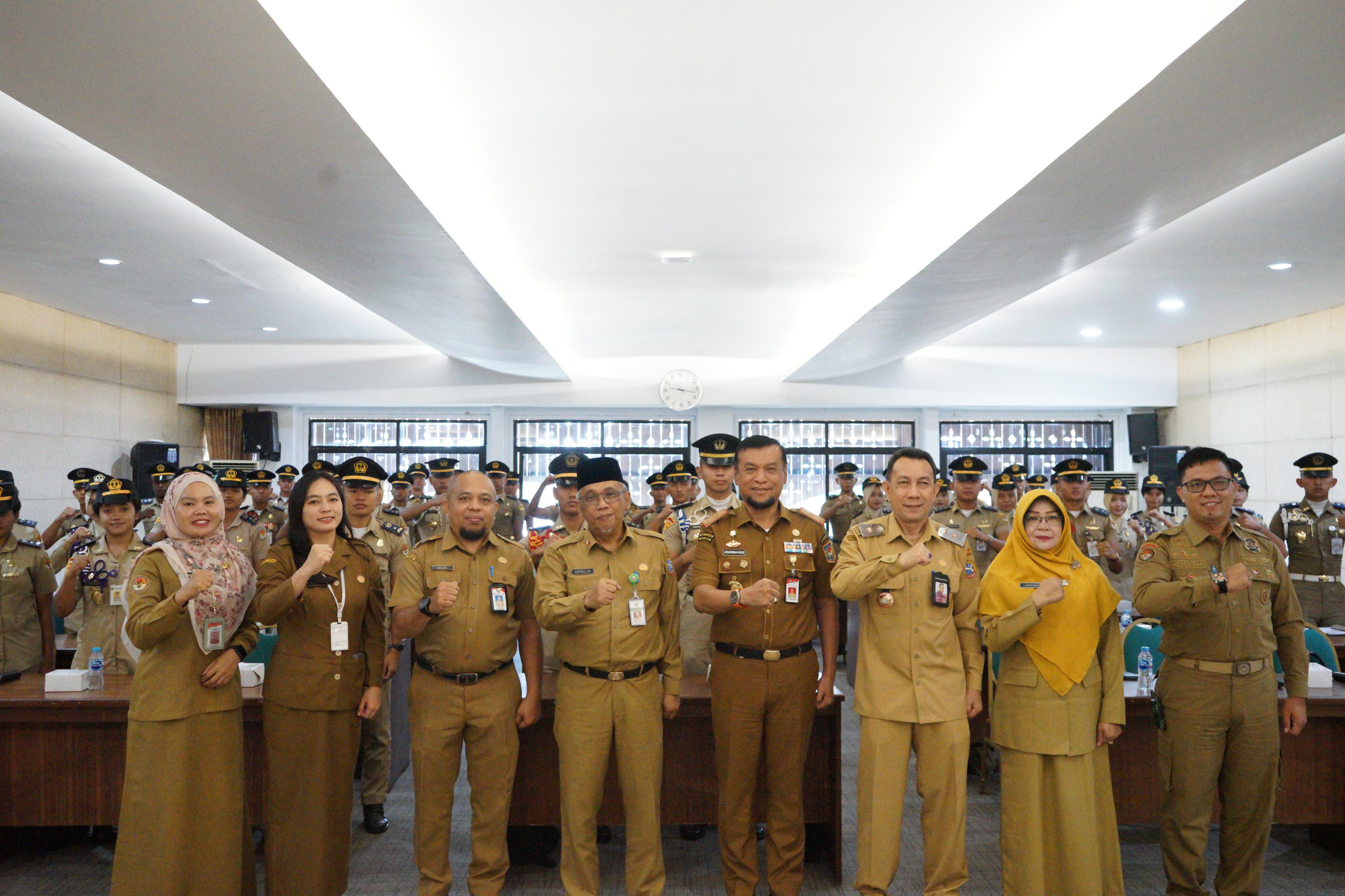 KUNJUNGAN: Sekda Pontianak Amirullah saat menerima kunjungan praja IPDN Kampus Kalbar