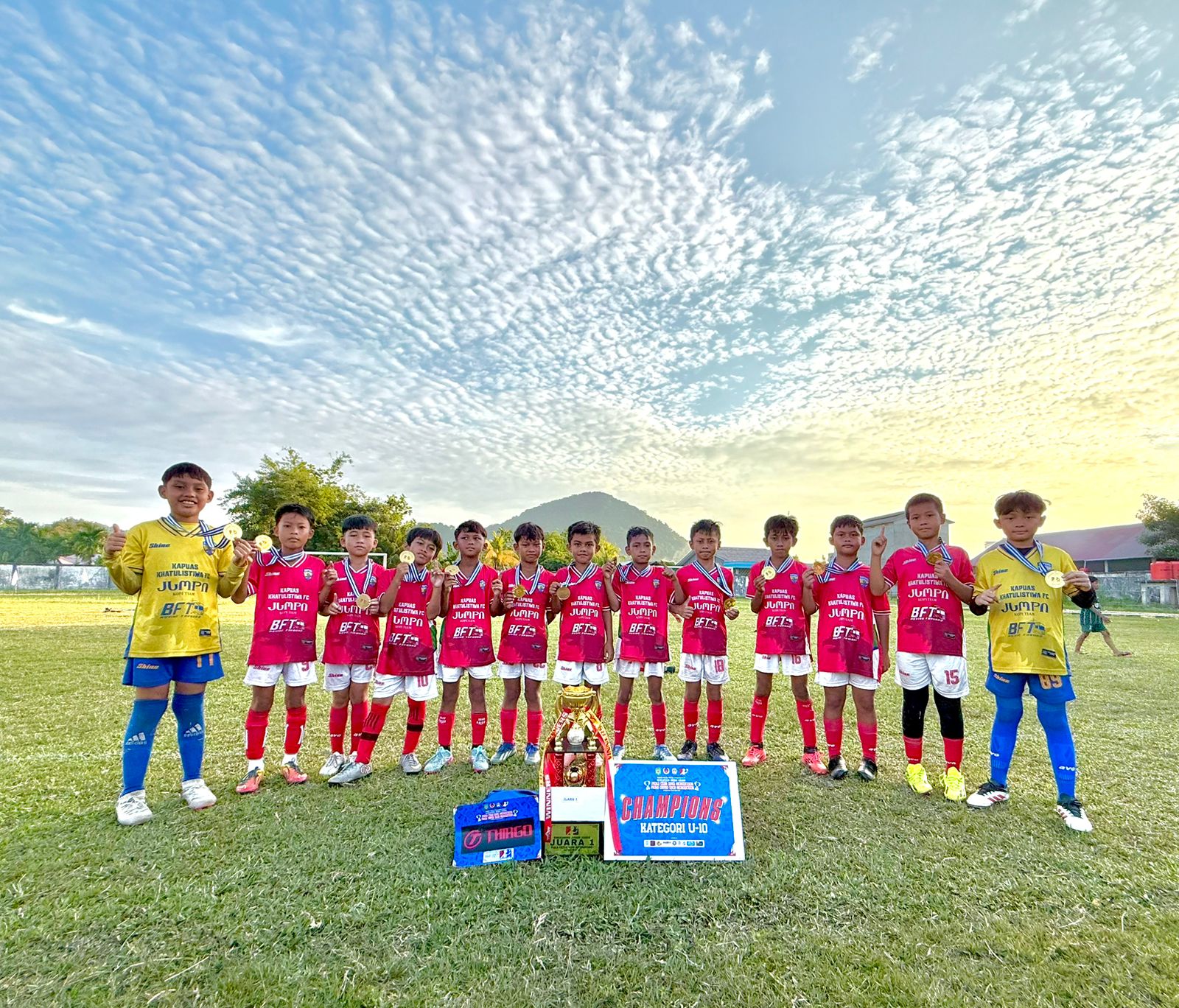 SSB Kapuas Khatulistiwa berhasil meraih juara 1 Singkawang Junior League untuk kategori U-10.
