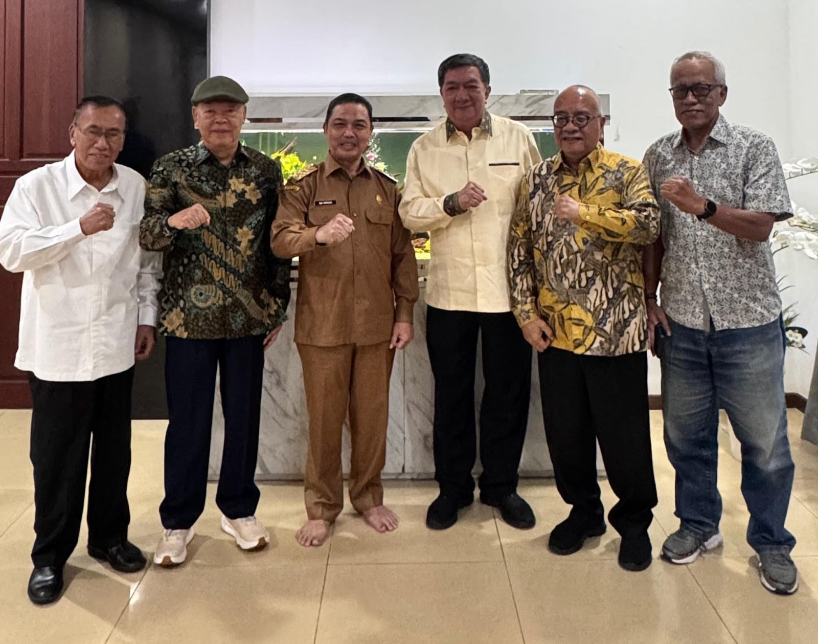 Silaturahmi hangat tokoh senior Kalbar bersama pejabat daerah, pererat kebersamaan dan semangat membangun.
