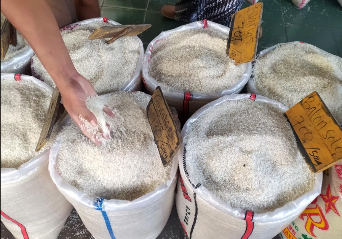 BANYAK KECURANGAN: Kementerian Pertanian menemukan banyak produk beras yang tak sesuai dengan labelnya, mulai dari kualitas, takaran, sampai ketentuan HET.