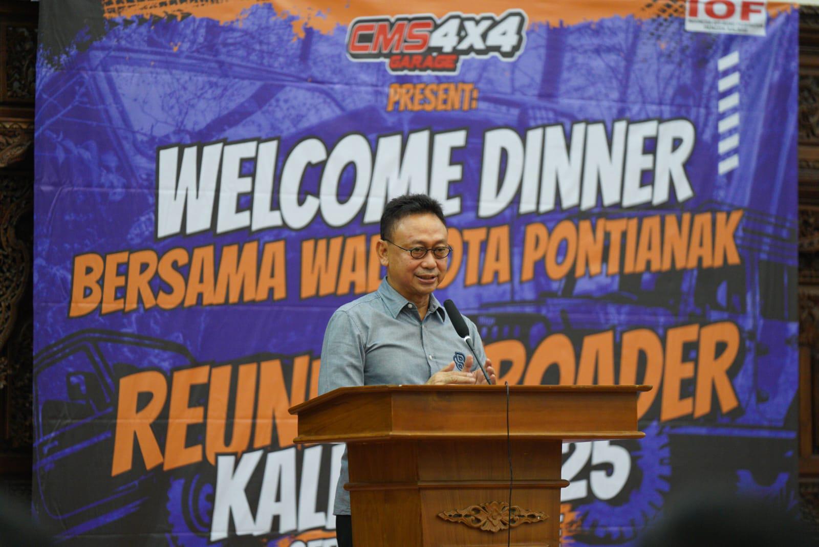Wako Pontianak, Edi Rusdi Kamtono saat menyampaikan sambutan Reuni Offroader Kalbar di Aula Rumah Dinas Wali Kota, Jum