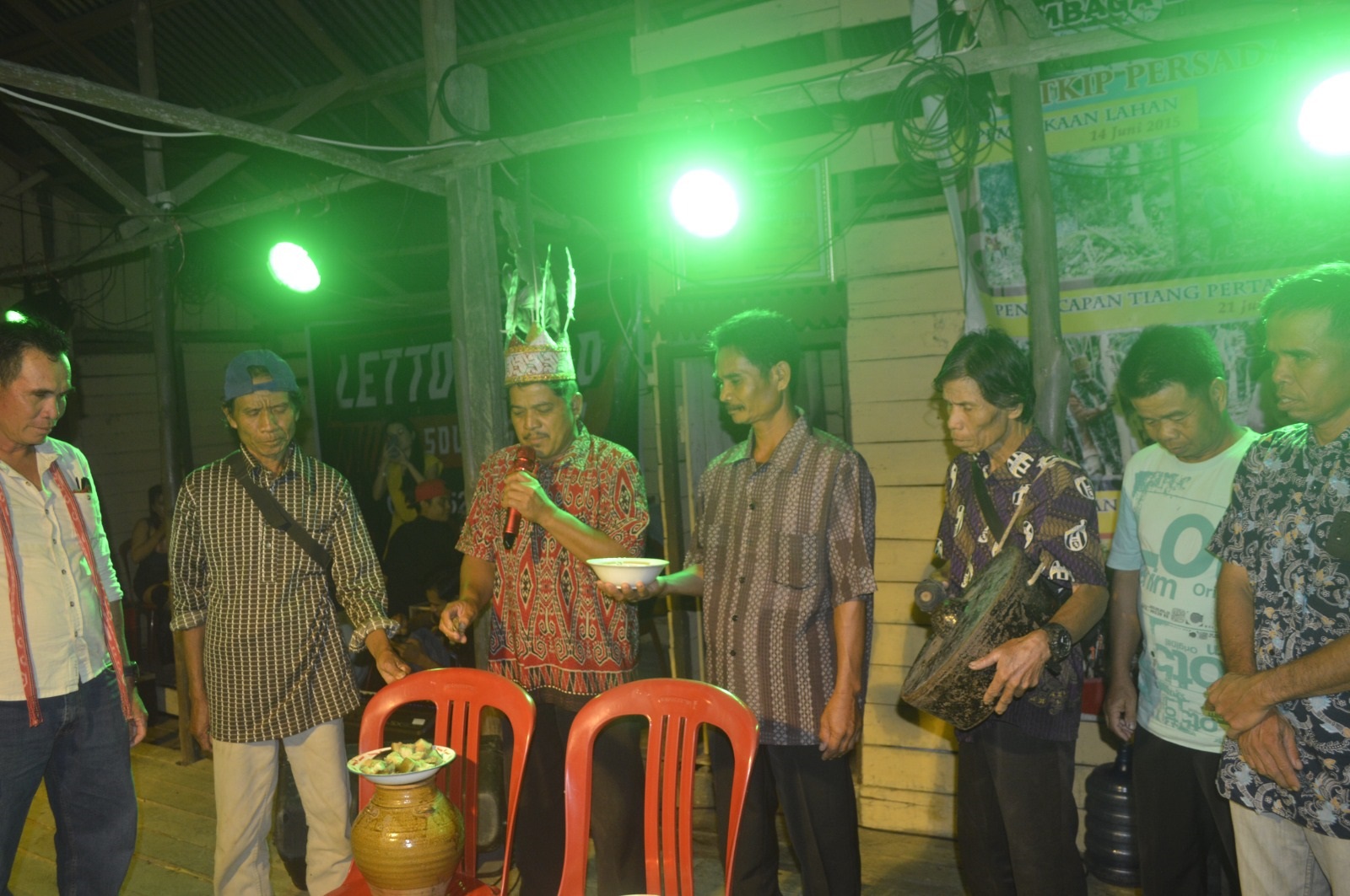 UNGKAPAN SYUKUR: Warga Desa Emparu Baru menggelar Gawai Dayak sebagai bentuk rasa syukur atas hasil panen mereka.