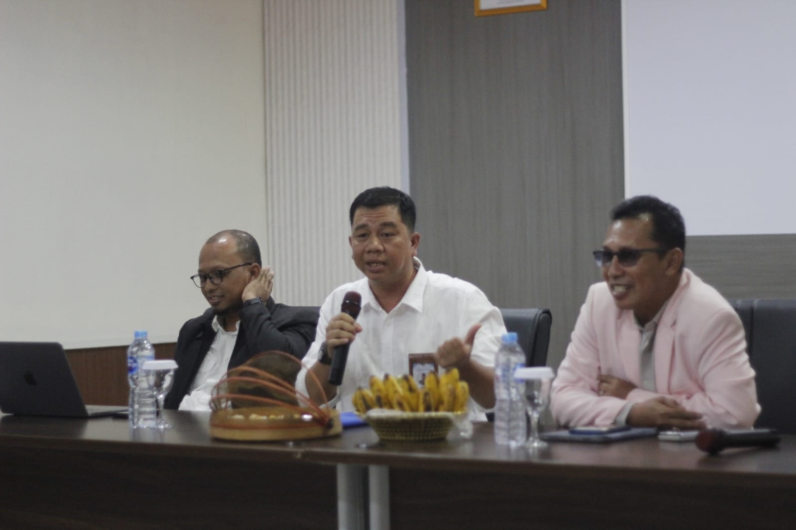 SHARING STRATEGI: Diskusi yang dilaksanakan Poltesa, dalam rangka meningkatkan capaian IKU.