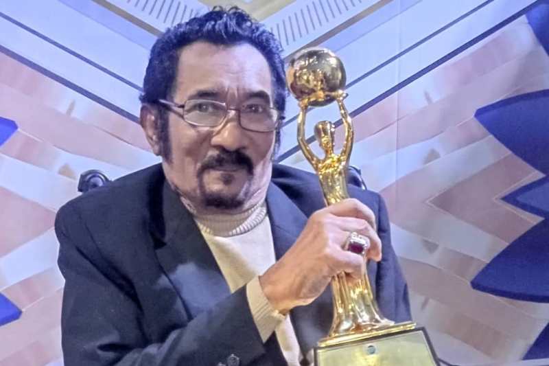 Penyanyi Dangdut legendaris Hamdan ATT.