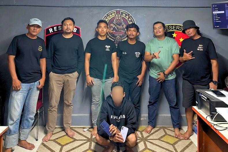Pelaku MR (21), pencurian di Komplek Villa Kharisma 2, Desa Kapur, Kecamatan Sungai Raya diamankan di Mapolres Kubu Raya, Senin (30/6).