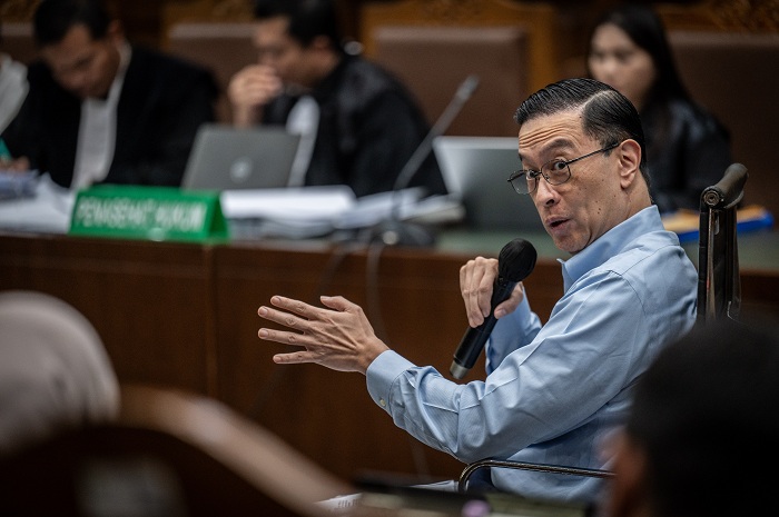 Terdakwa kasus dugaan korupsi impor gula Thomas Trikasih Lembong atau Tom Lembong menjawab pertanyaan Jaksa Penuntut Umum (JPU) saat sidang lanjutan di Pengadilan Tipikor, Jakarta, Senin (30/6/2025). Sidang mantan Menteri Perdagangan tersebut beragendakan