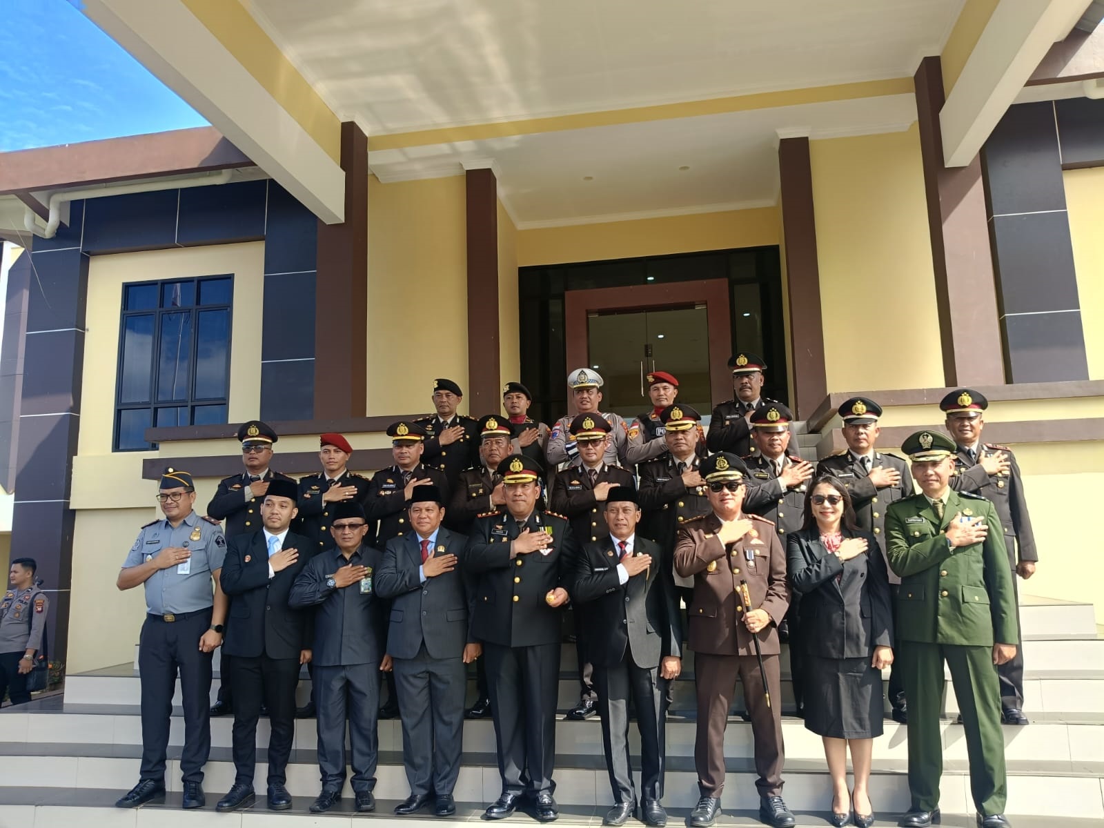 BHAYANGKARA : Kapolres Kapuas Hulu bersama Forkopimda Kapuas Hulu dalam peringatan HUT Bhayangkara ke 79.
