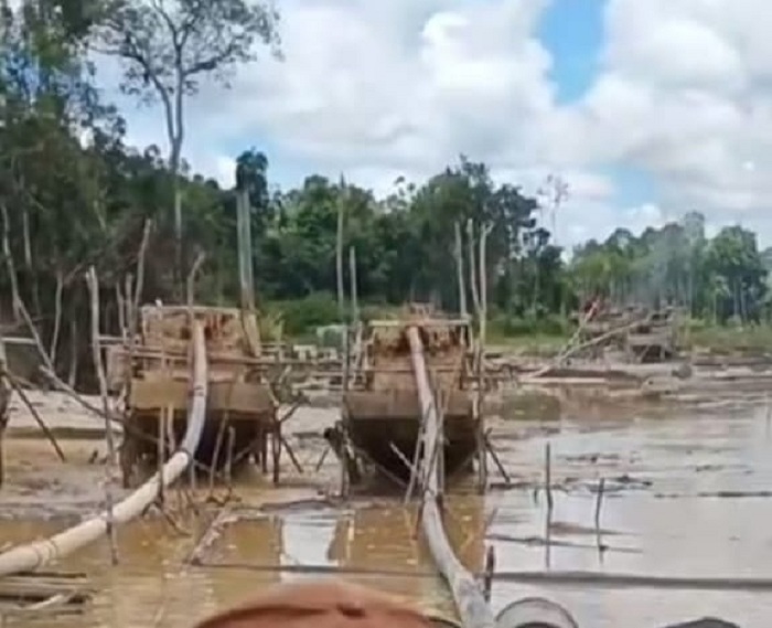 Kegiatan PETI di Dusun Salat Desa Perigi Kecamatan Silat Hilir diduga saat ini masih berjalan.