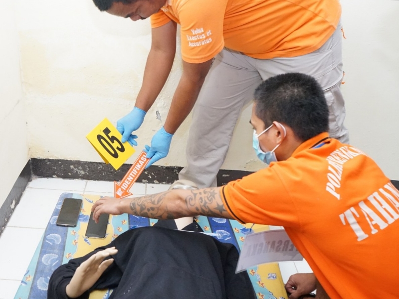 Polres Bengkayang menggelar rekonstruksi kasus pembunuhan di Kecamatan Sungai Raya Kepulauan, Kamis (3/7/2025).