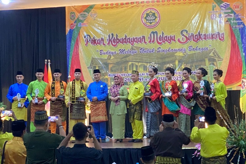 Ketua DPD MABM Singkawang, Asmadi, secara resmi menutup Pekan Kebudayaan Melayu Singkawang (PKMS) di Rumah Adat Melayu, Jumat (4/7).