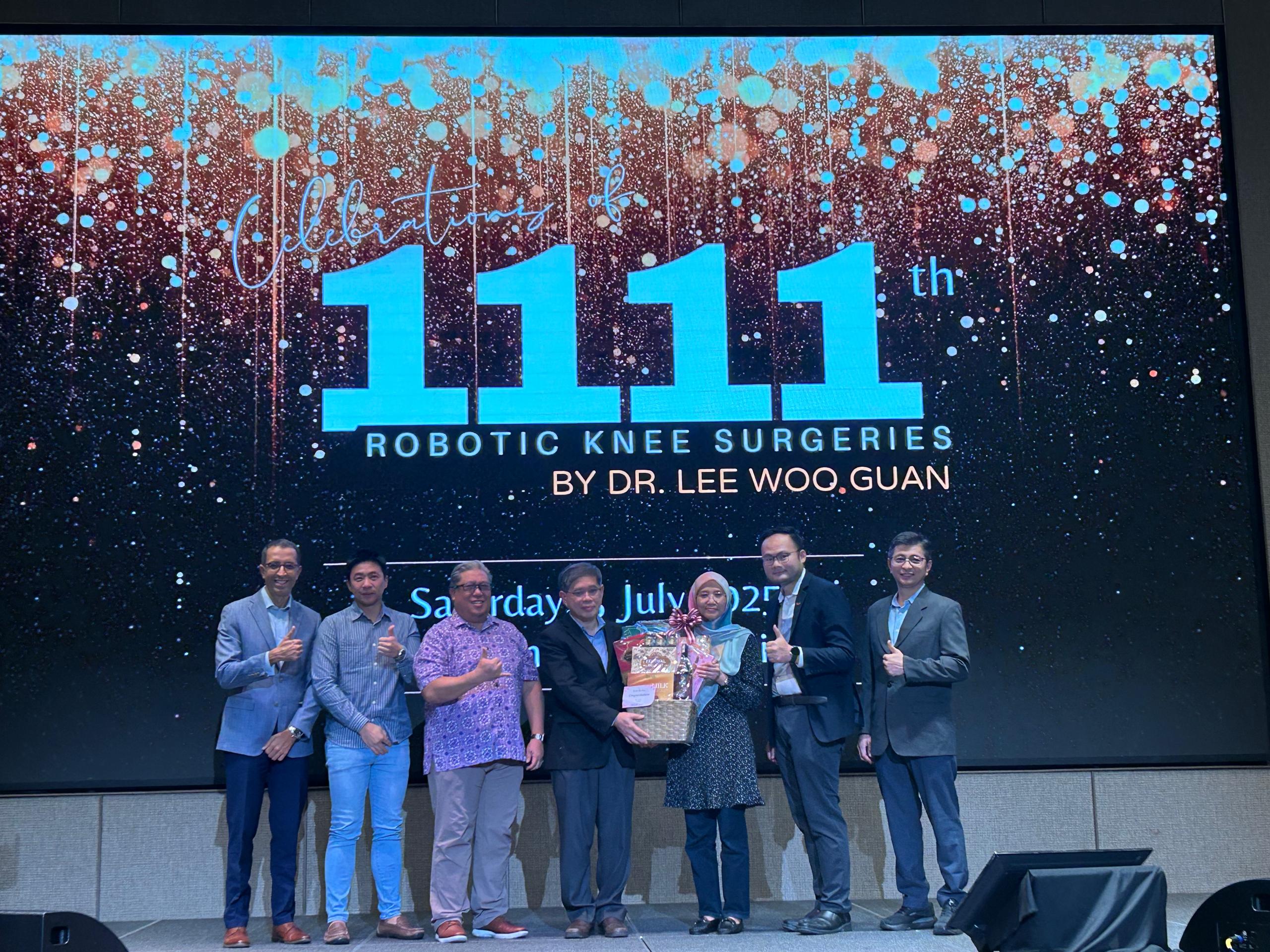 Direktur Medis Dr Mahadhir Alhady Sulaiman, Dokter Spesialis Ortopedi Dr Lee Woo Guan, GM KPJ Kuching Nor Azlina Jemain, CEO Regional Malaysia Timur Dr Kenny Yeap Kim Pey,