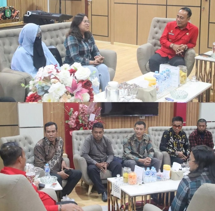 DISKUSI: Wakil Gubernur Kalbar Krisantus Kurniawan sedang berdiskusi dengan perwakilan PPPK yang akan mengikuti Rakornas di Jakarta.