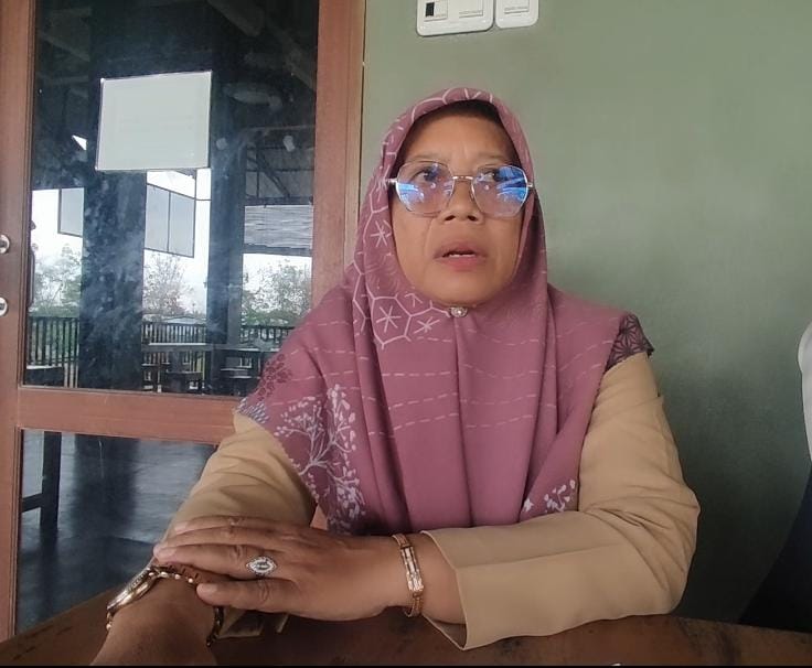 Kepala Sekolah SMPN 4 Kuala Mandor B, Titing Wahyu Ningsih, S.Pd