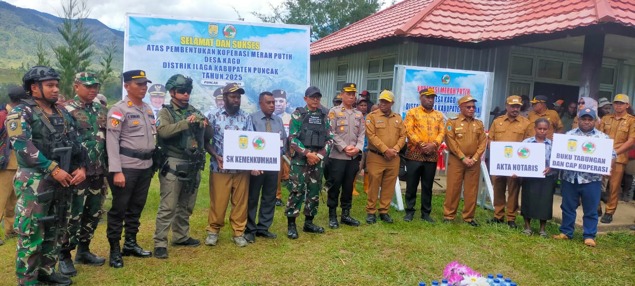 Peluncuran Koperasi Merah Putih di Ilaga, Puncak, wujud sinergi TNI-Polri dan Pemda dorong ekonomi dan jaga stabilitas wilayah.