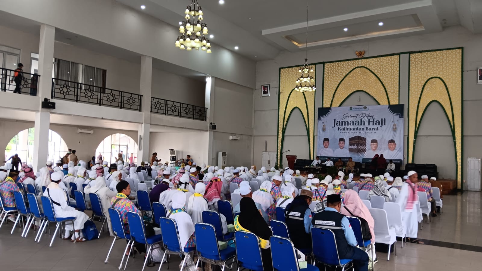 HAJI: Jamaah Haji asal Kabupaten Mempawah saat di asrama haji Pontianak.