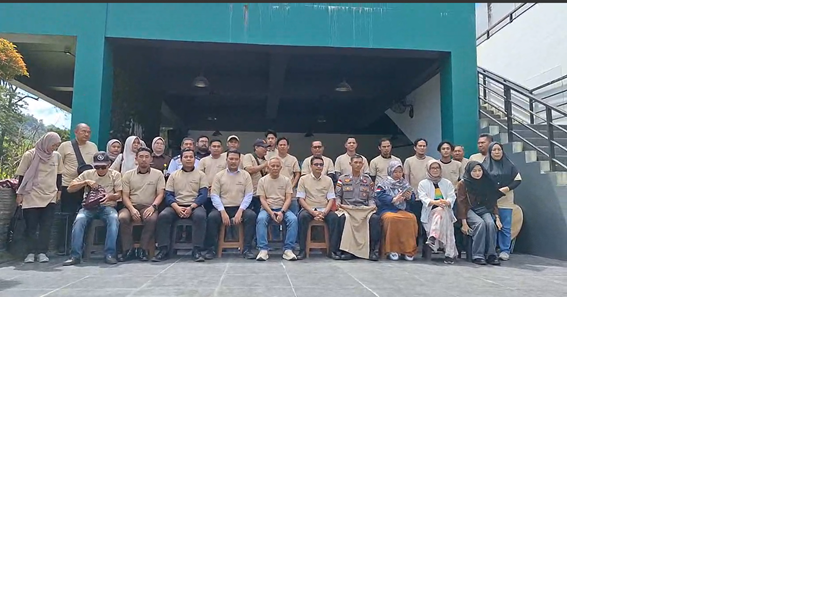 Jurusan Administrasi Bisnis Politeknik Negeri Pontianak (Polnep) menggelar kegiatan Pengabdian kepada Masyarakat (PKM) bertajuk "Edukasi Pemanfaatan QRIS di Wilayah Perbatasan Entikong" Rabu (25/6).