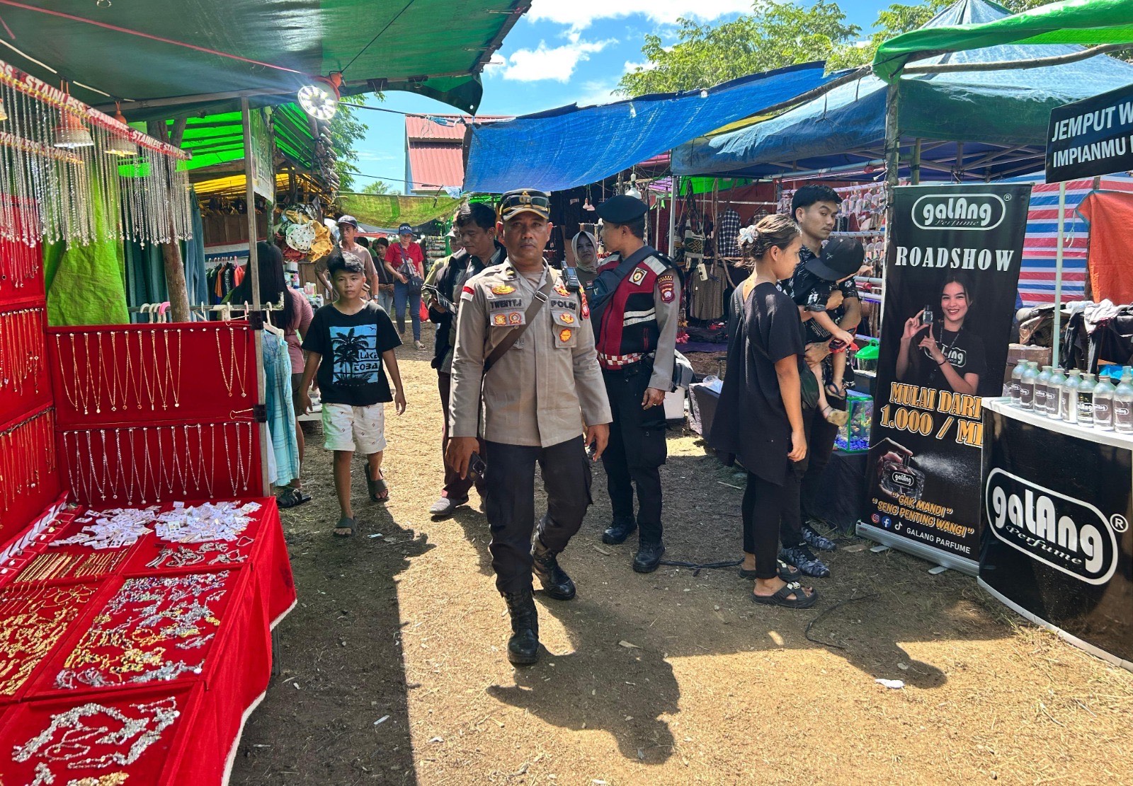 GAWAI: Petugas kepolisian bersinergi dalam mengamankan Nosu Minu Podi Sanggau sejak hari pertama.