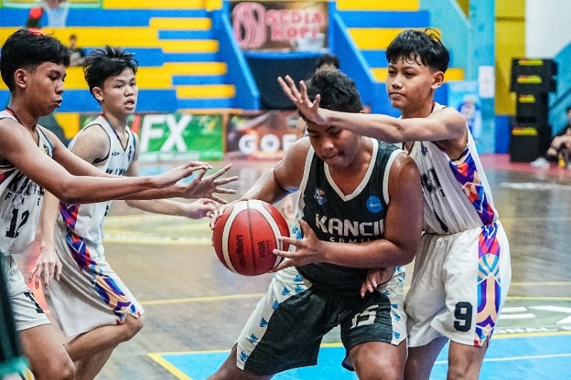 Laga pembuka hari keenam gelaran Pangdam Cup 2025 antara Kancil A melawan Kancil B, Kamis (10/7).