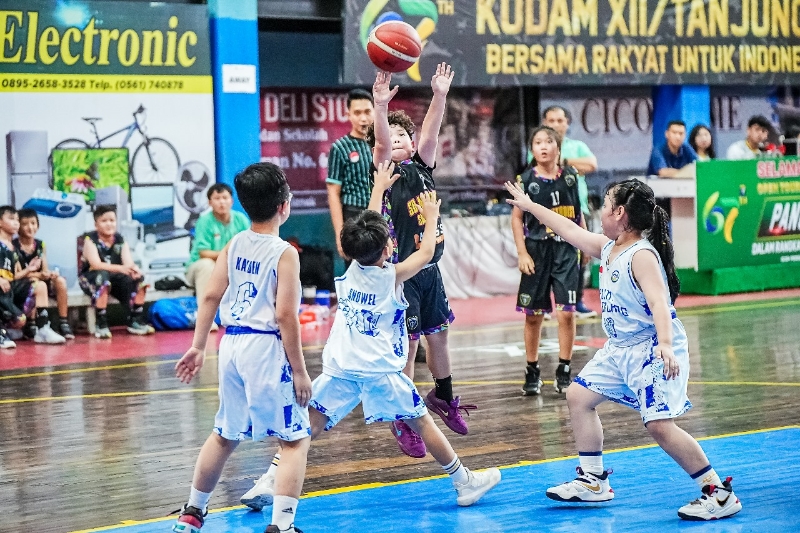 Pertandingan kategori SD Mix di Pangdam Cup 2025 antara Pelita Cemerlang B melawan Methodist.