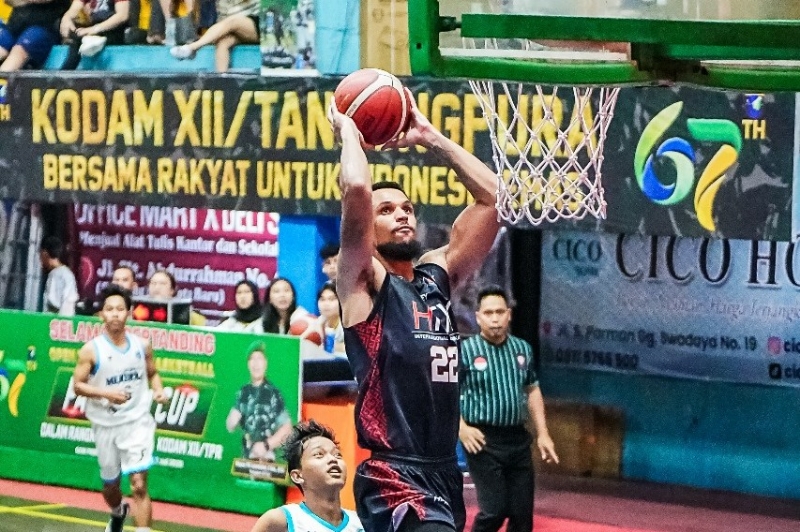 Pertandingan antara HFX Basketball melawan Garuda Merdeka di ajang Pangdam Cup 2025, Kamis (10/7).